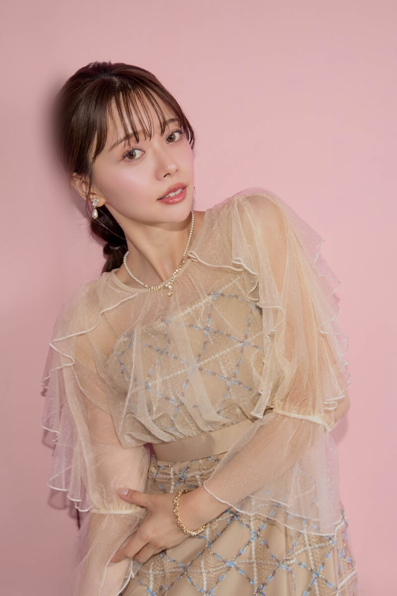 ベージュのボレロ付きチェックレースドレスの商品画像14