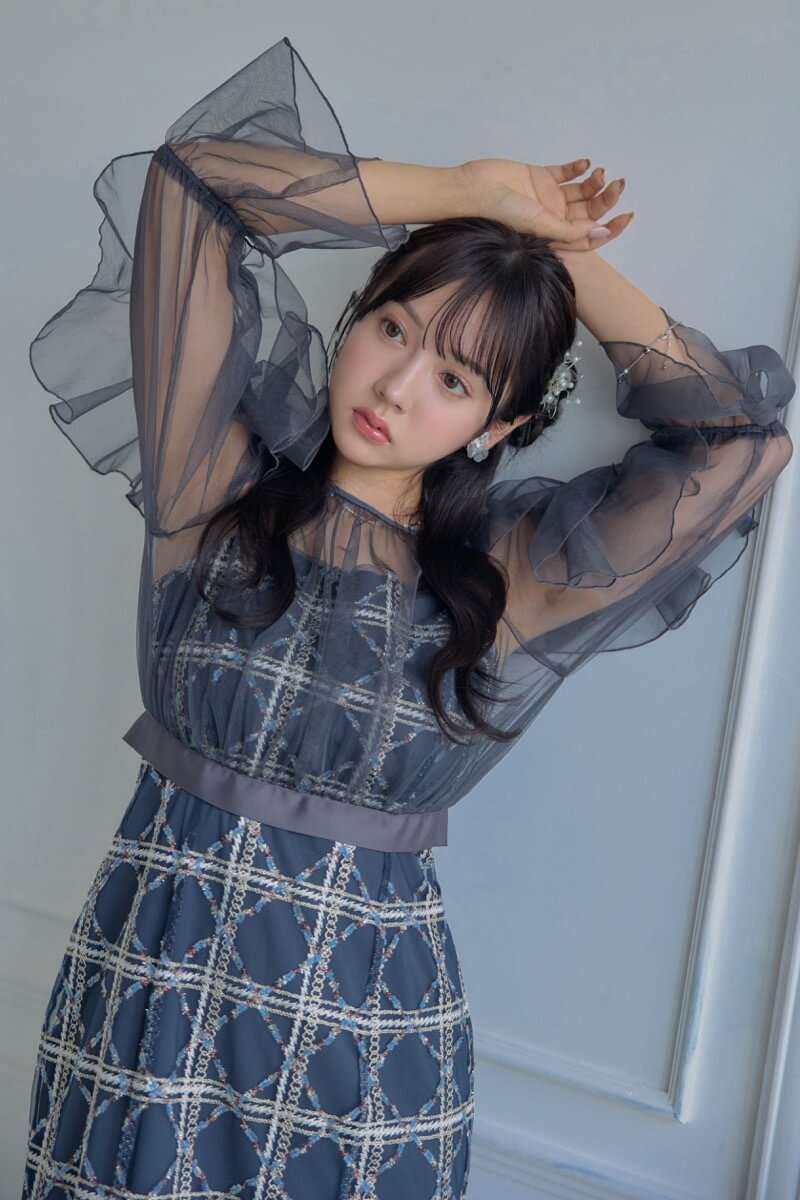 ネイビーのボレロ付きチェックレースドレス