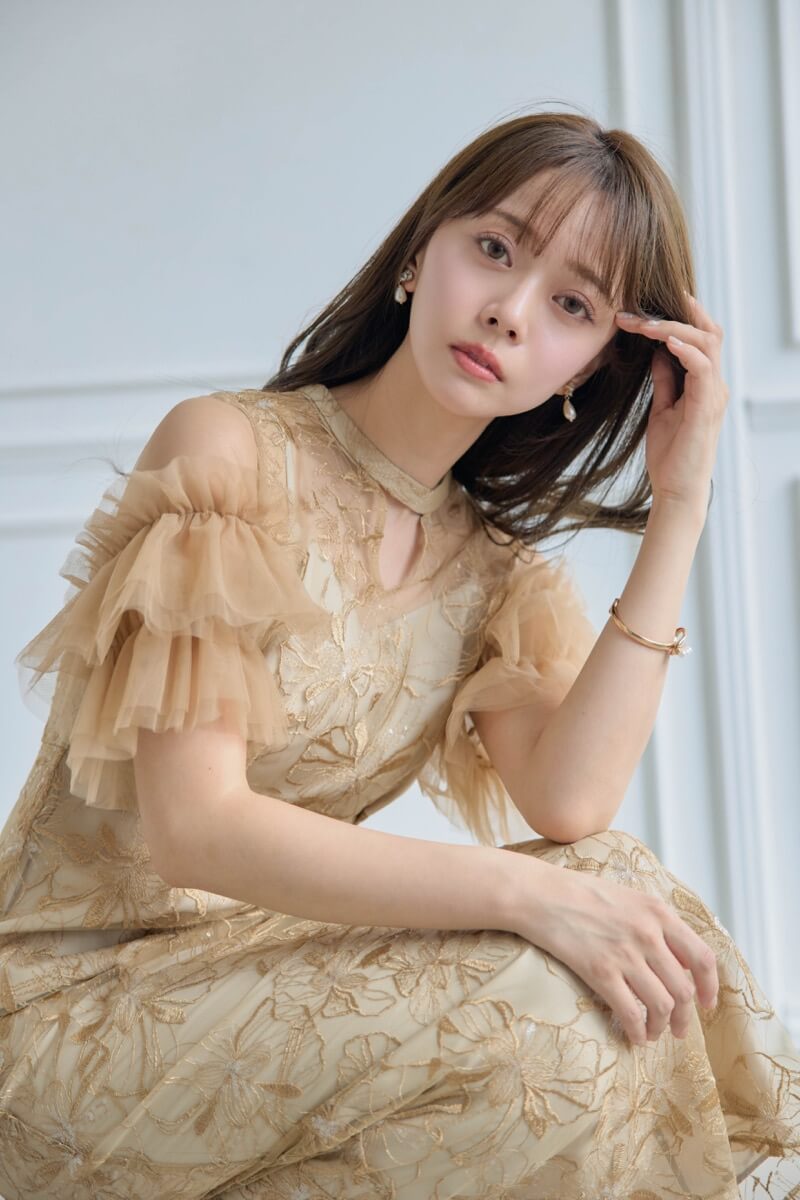 イエローのスパンコール刺繍レースドレスの商品画像1