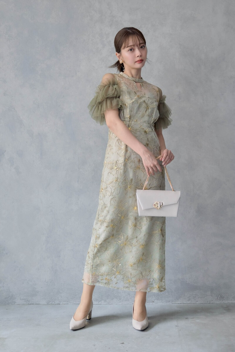 ライトグリーンのスパンコール刺繍レースドレス class=