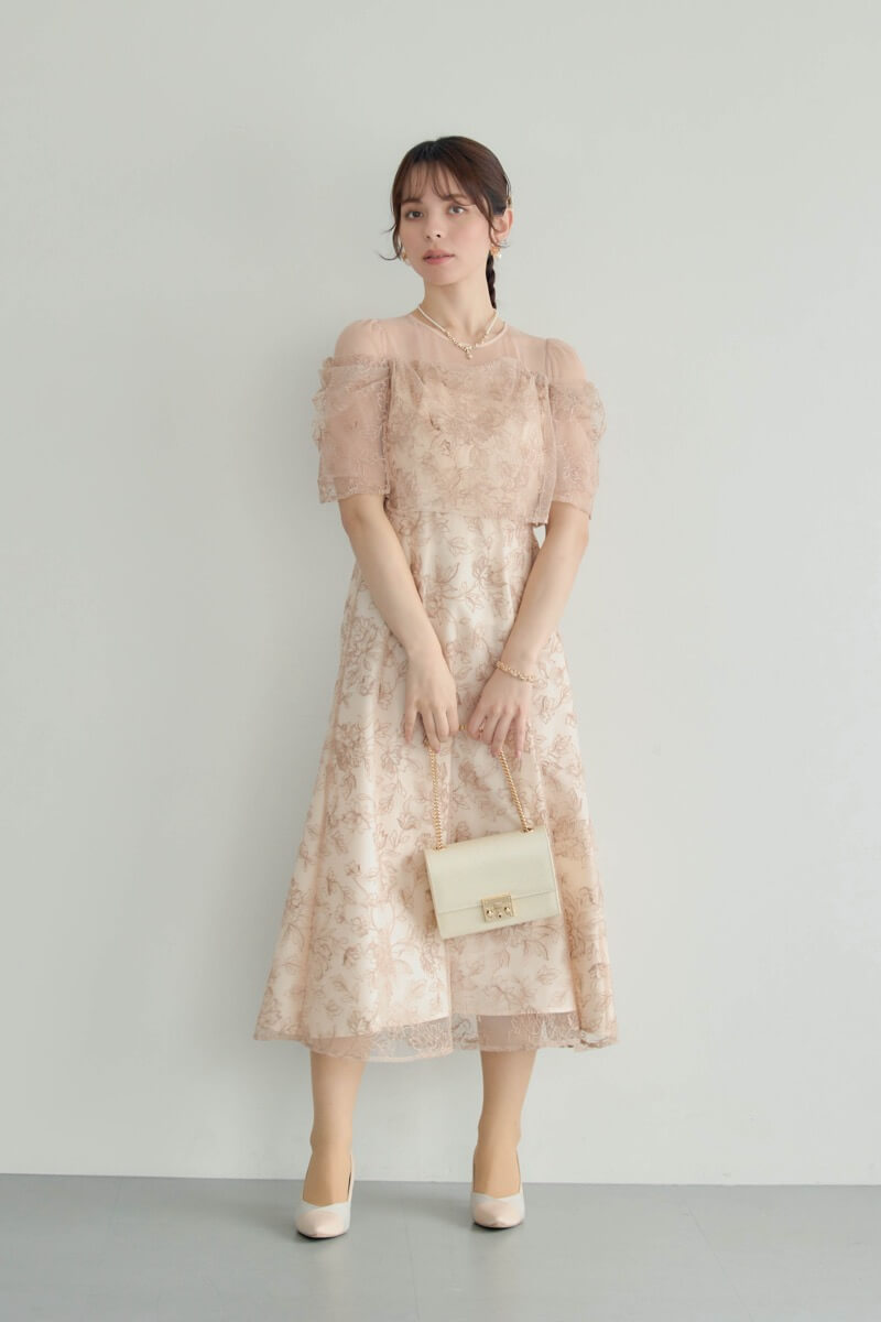 ピンクベージュのドレープラメ刺繍ドレス