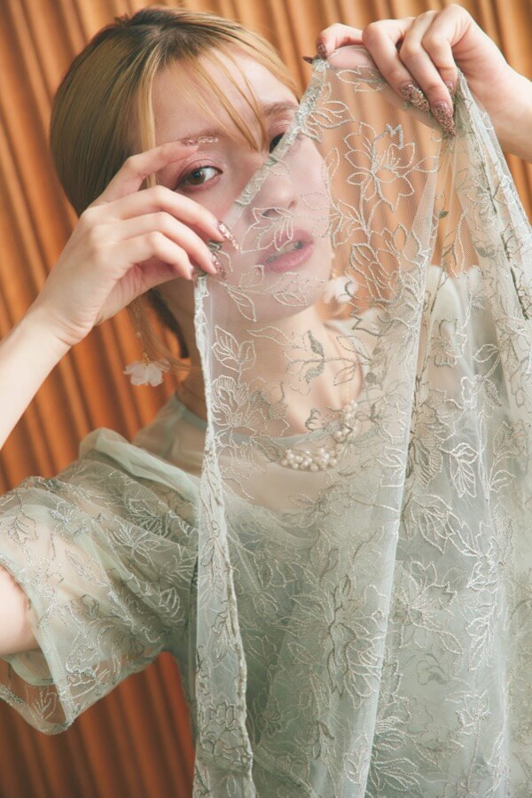 ライトグリーンのドレープラメ刺繍ドレス | metoi | L | A-3038