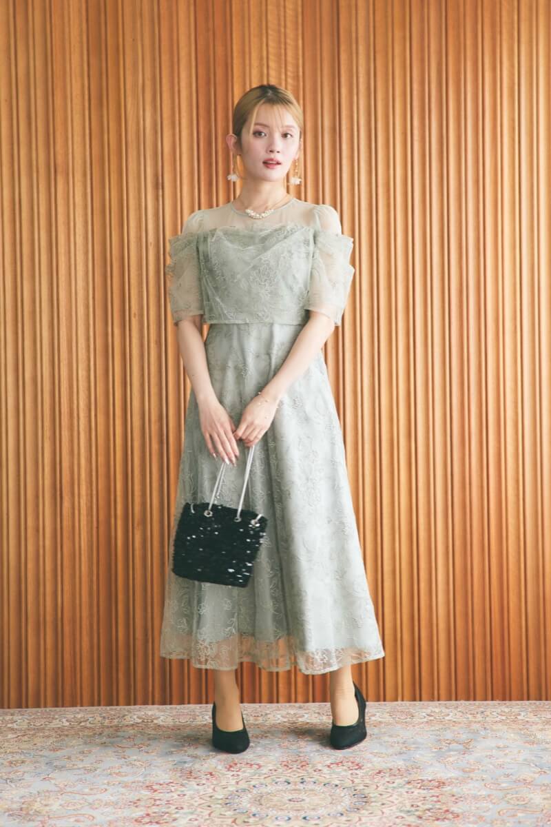 ライトグリーンのドレープラメ刺繍ドレス  