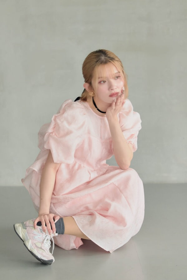 ピンクのバブルスリーブジャガードドレス | ANDRESD | L～マタニティ | A-3041