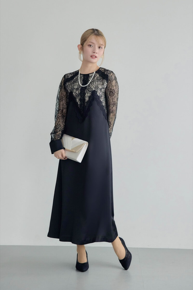ブラックのフロントデザインレースドレス