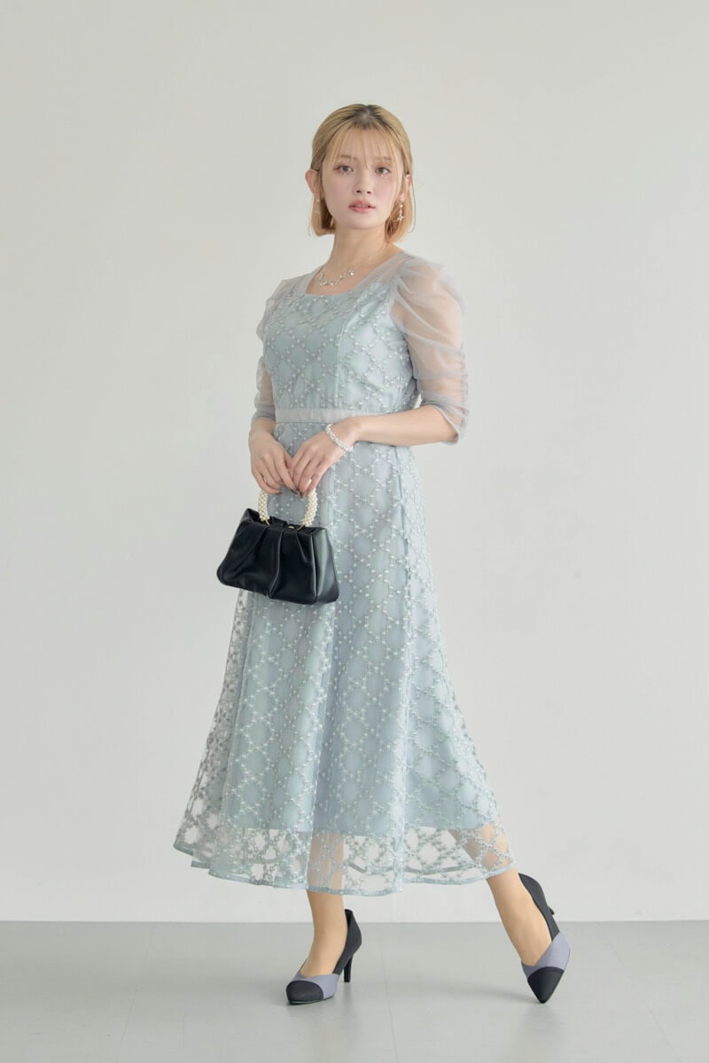 グレーのダイヤフラワーレースドレス