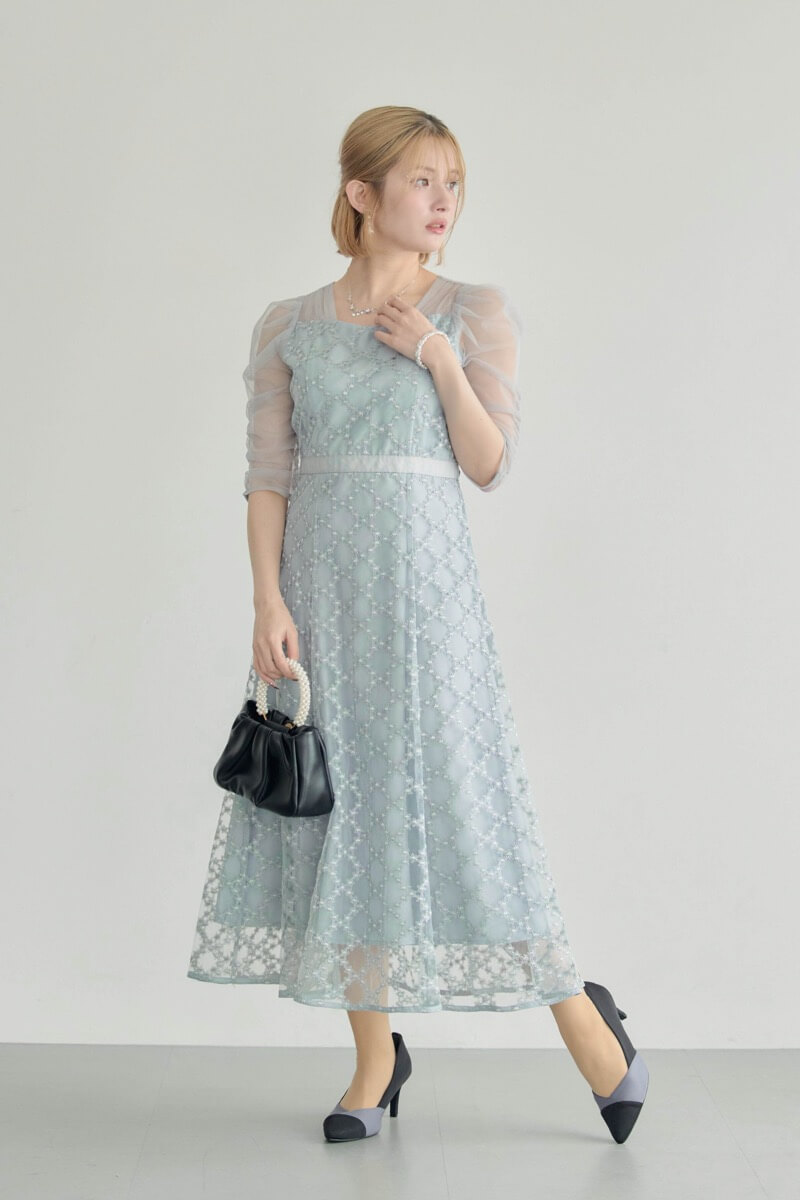 グレーのダイヤフラワーレースドレスの商品画像2