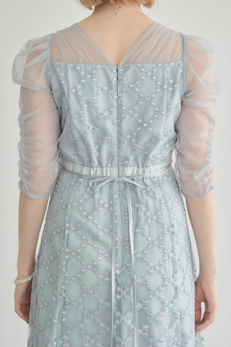 グレーのダイヤフラワーレースドレスの商品画像6