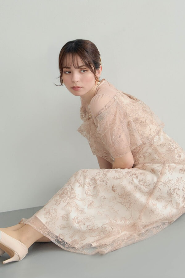 ピンクベージュのドレープラメ刺繍ドレス | metoi | M | A-3056