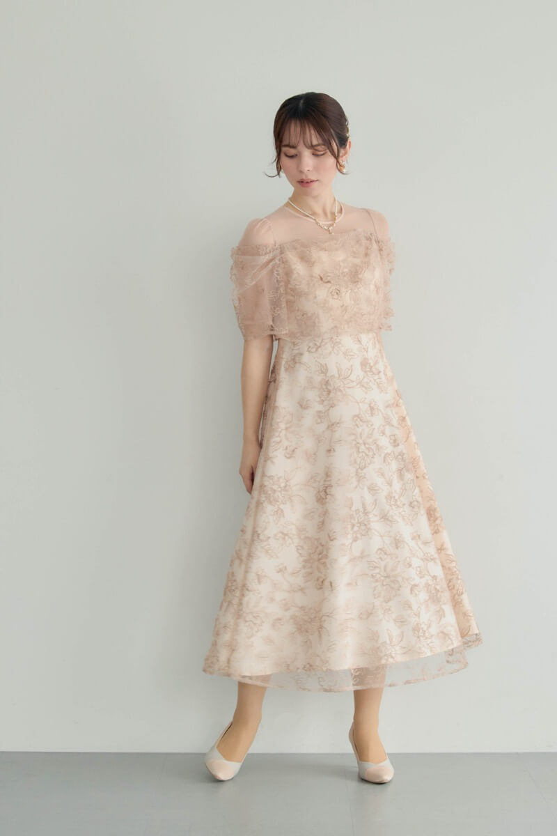 ピンクベージュのドレープラメ刺繍ドレス