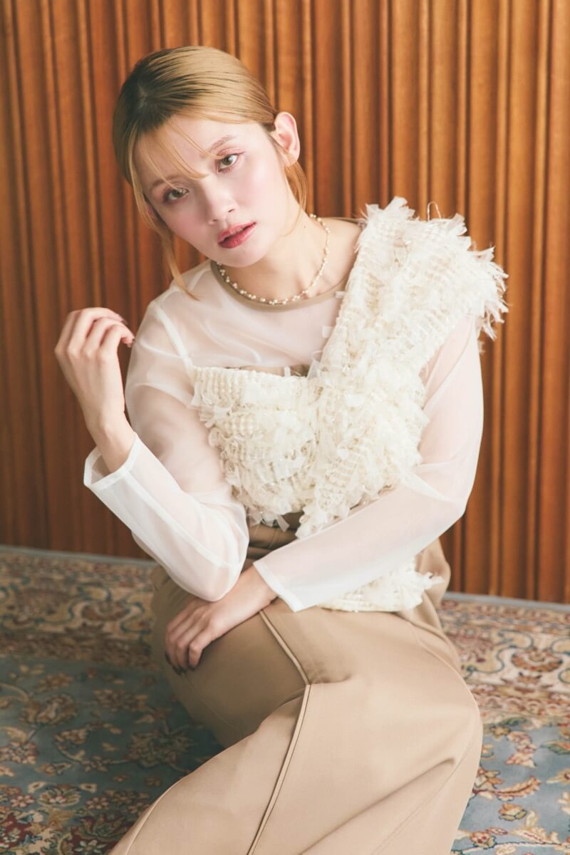 ベージュのフリンジグリッターノットドレスの商品画像1