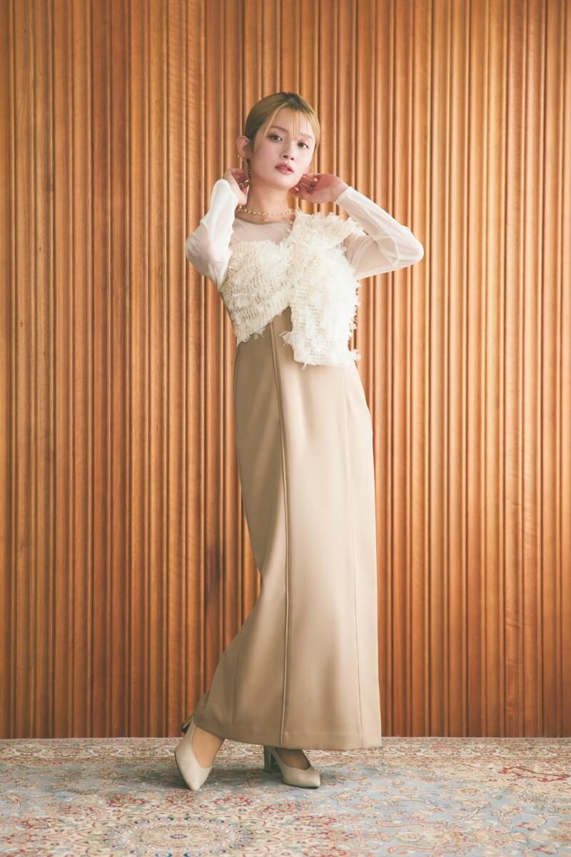 ベージュのフリンジグリッターノットドレス