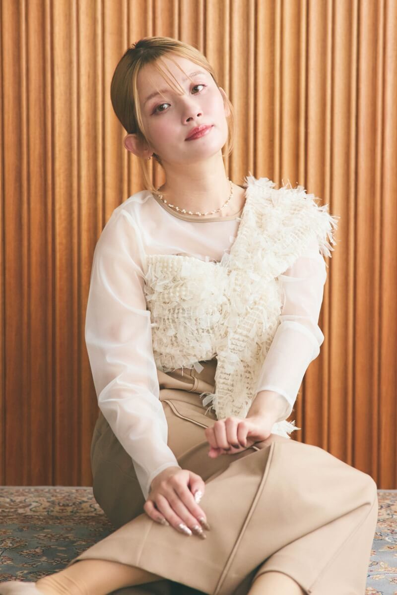 ベージュのフリンジグリッターノットドレスの商品画像9