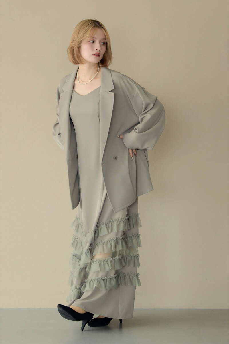 グレージュのトランスペアレントヘムセットアップドレスの商品画像11