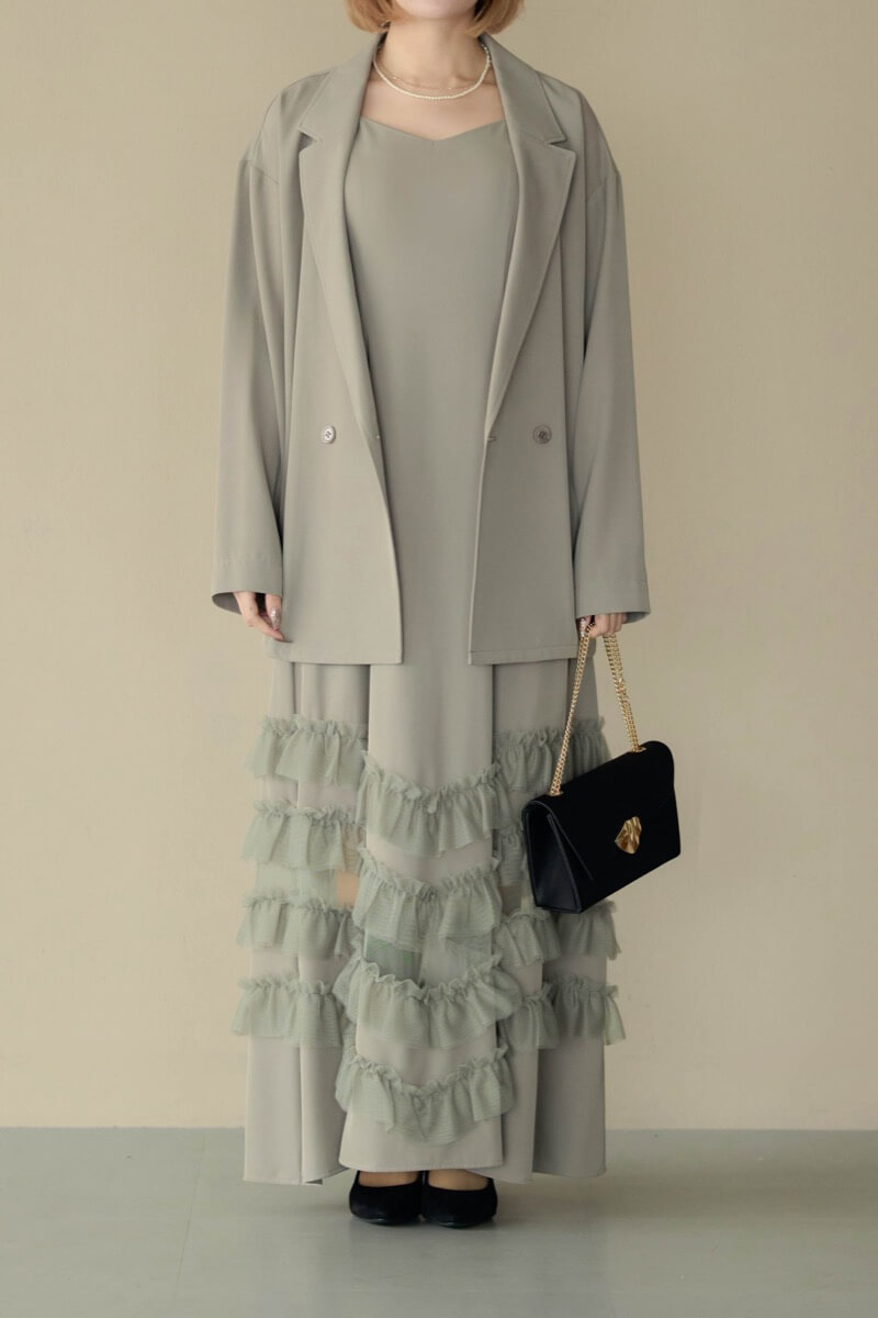 グレージュのトランスペアレントヘムセットアップドレスの商品画像12