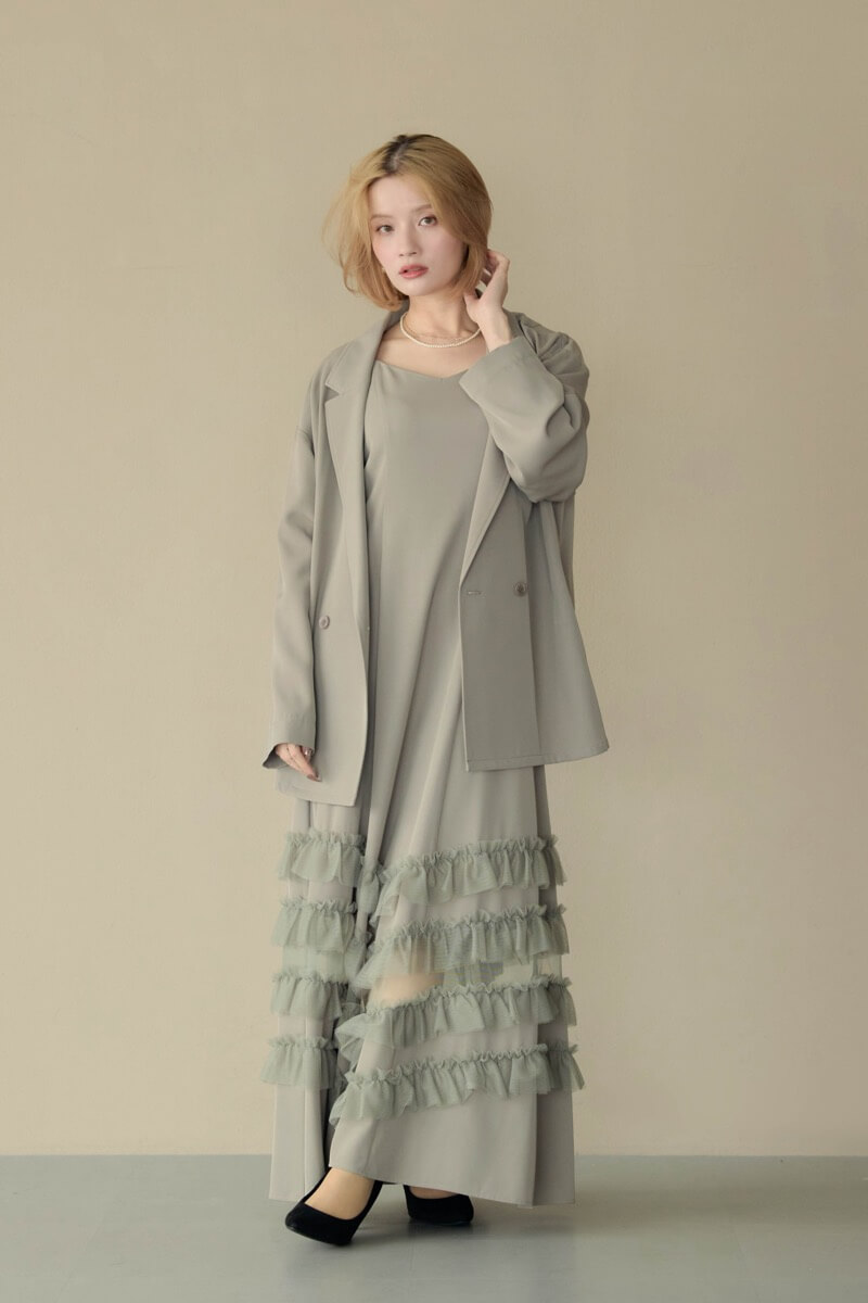 グレージュのトランスペアレントヘムセットアップドレスの商品画像2