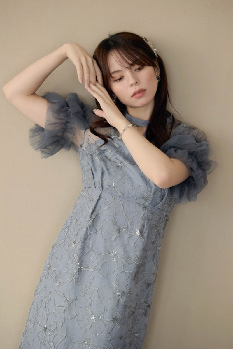 ブルーグレーのスパンコール刺繍レースドレスの商品画像9