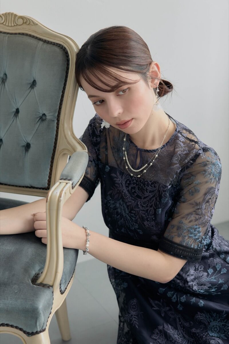 ネイビーのラダーレースドレスの商品画像12