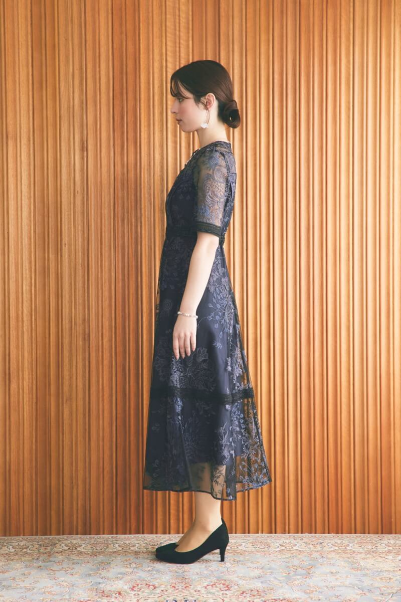 ネイビーのラダーレースドレスの商品画像3