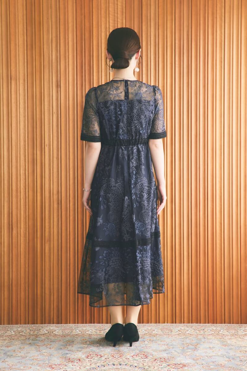 ネイビーのラダーレースドレスの商品画像4