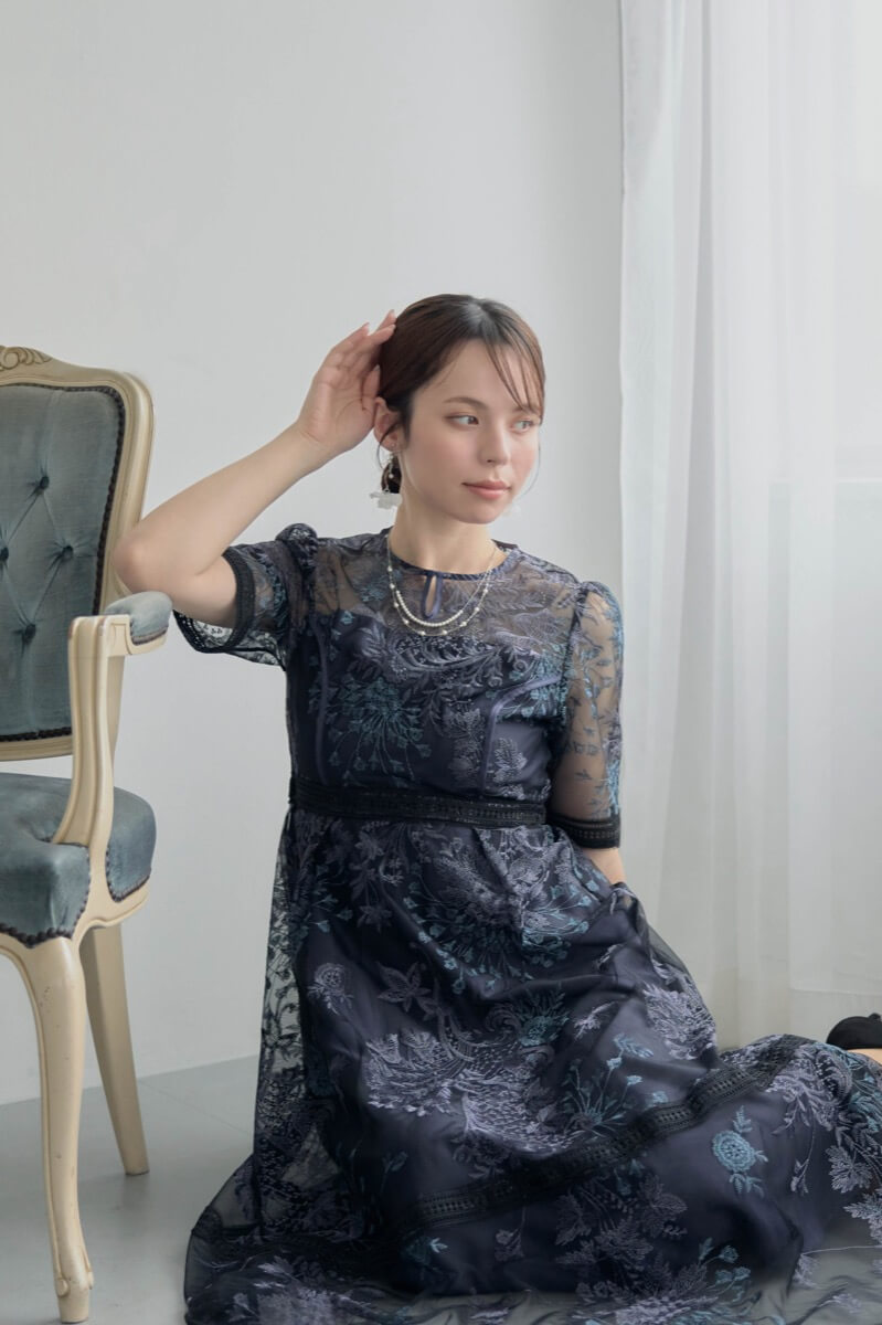 ネイビーのラダーレースドレスの商品画像9