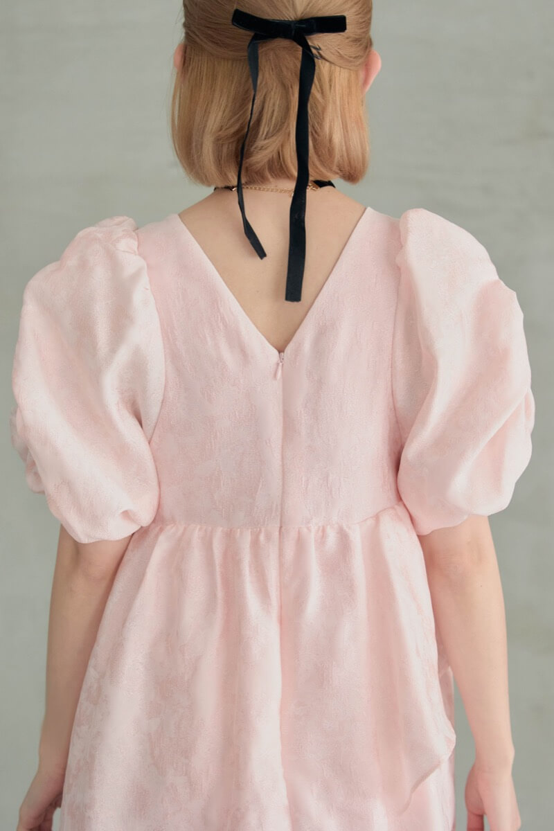 ピンクのバブルスリーブジャガードドレスの商品画像6