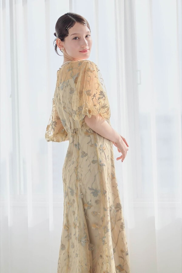 イエローのフローラル刺繍シアードレス | metoi | L | A-3078