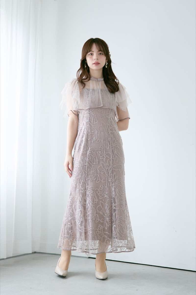 グレージュのフラワーレースセットドレスの商品画像1