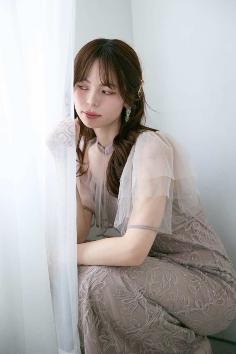 グレージュのフラワーレースセットドレスの商品画像12