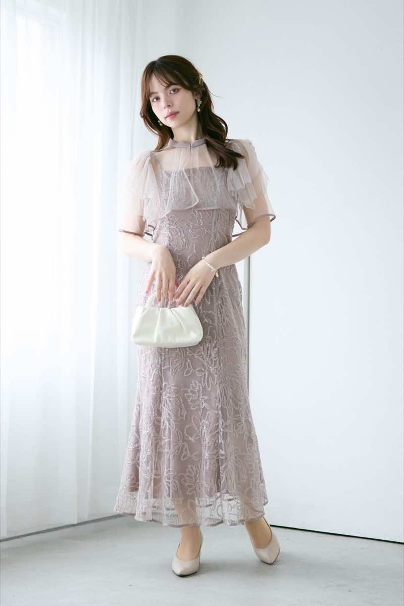グレージュのフラワーレースセットドレスの商品画像2