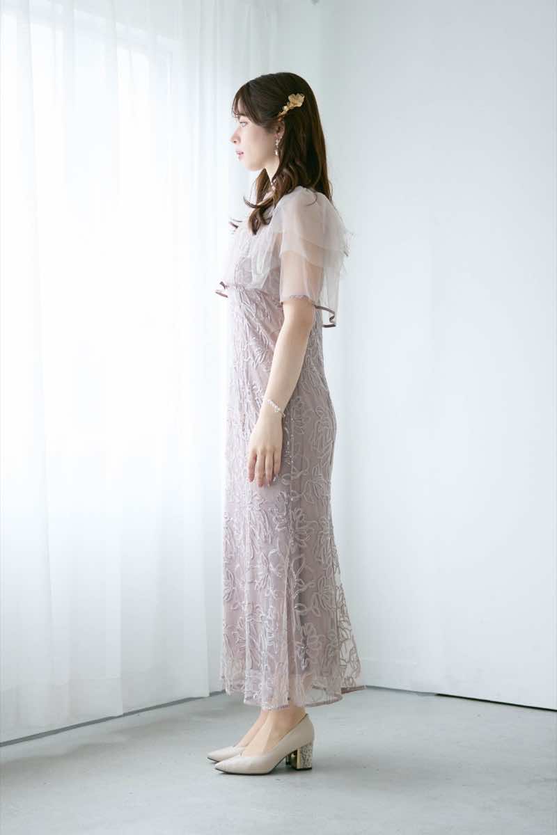 グレージュのフラワーレースセットドレスの商品画像3