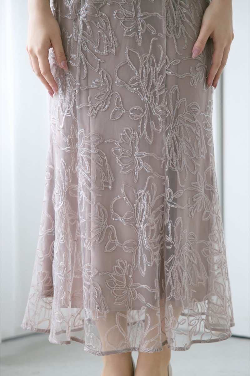 グレージュのフラワーレースセットドレスの商品画像7