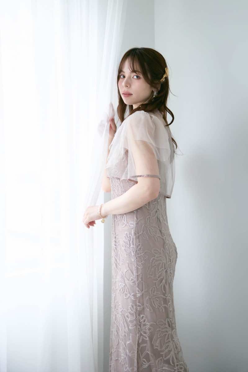 グレージュのフラワーレースセットドレスの商品画像10